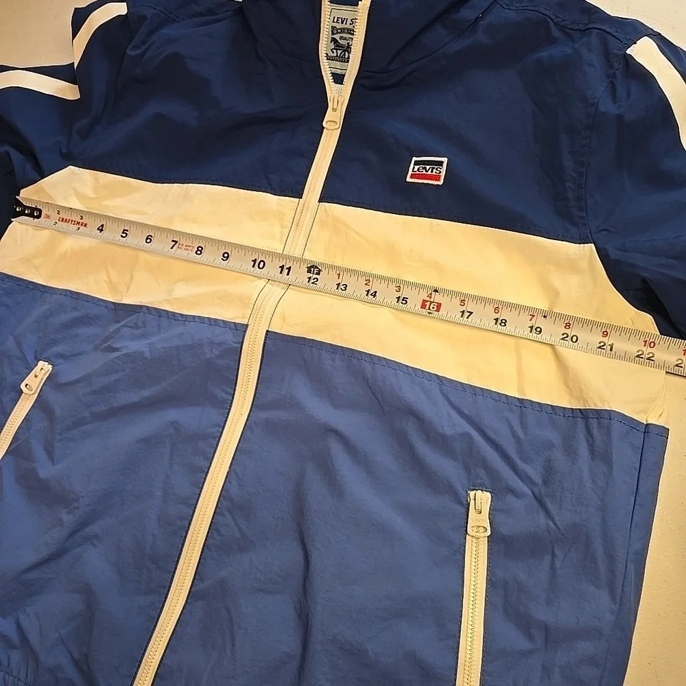 Levis Strauss Men's Windbreaker / Zip up Jacket Nylon Full Zip Hood‎ Large